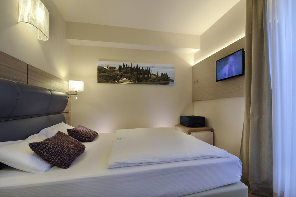 Hotel Galvani Torri Del Benaco